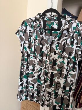 Alfani Black, White & Green Floral Button-Front Blouse